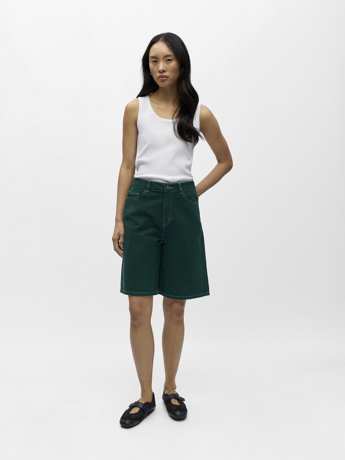 model_shot-front
